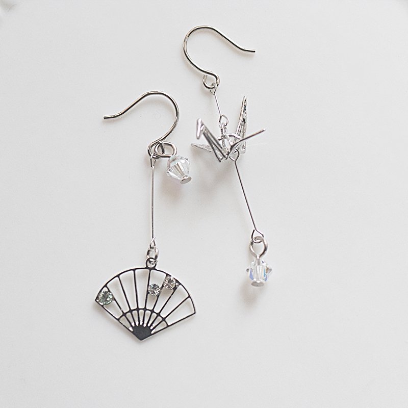 Asymmetric Oriental Folding Fan Earrings - Kirakira World - grungestyle - kawaii fashion -kawaii store-kawaii aesthetic - kawaiistyle